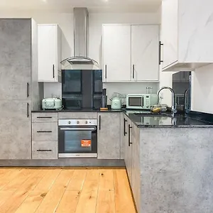 Heathrow Airport By Elegance Living Apartment Hounslow