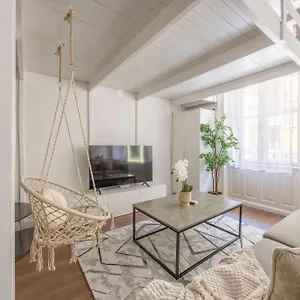 Cozy & Dream Next To The Famous Synagogue Apartment